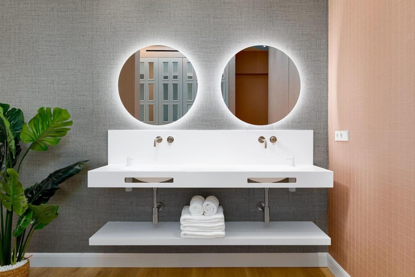 Mondrian New Ac Design Lovers Near La Concha San Sebastián Exterior foto